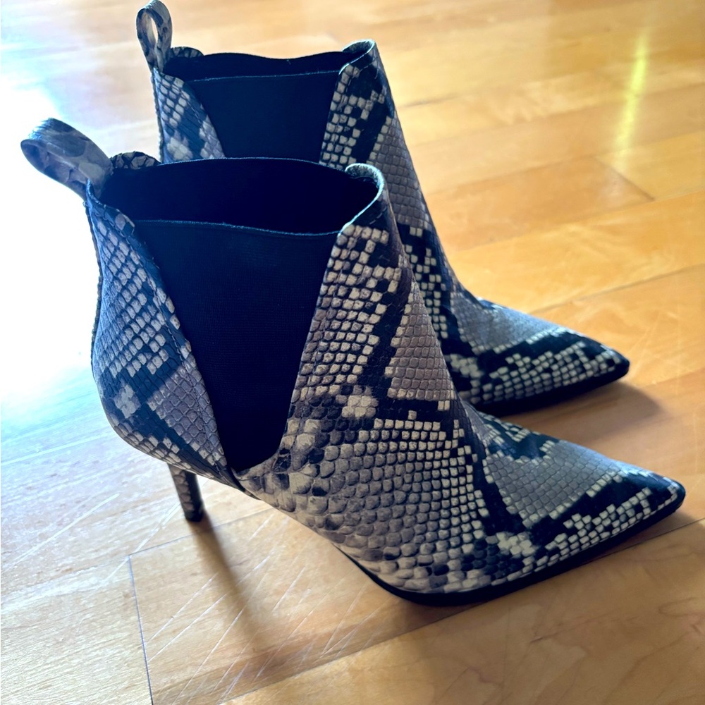 ZARA Woman Snake‑Print Pointed Heel Booties • EU 37 / US 6.5